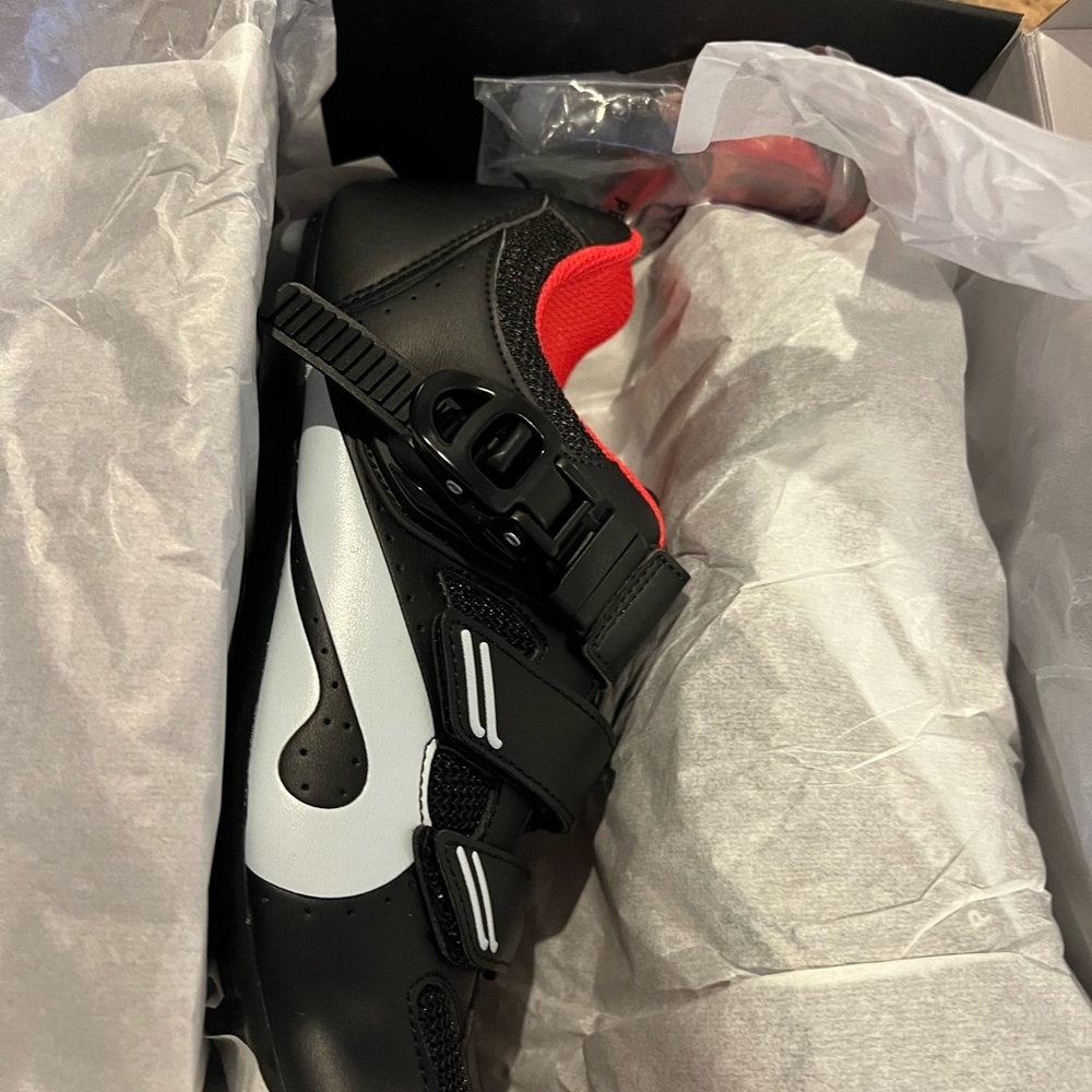 Proton cycle sneakers. Size 39 (8) womens. Brand new